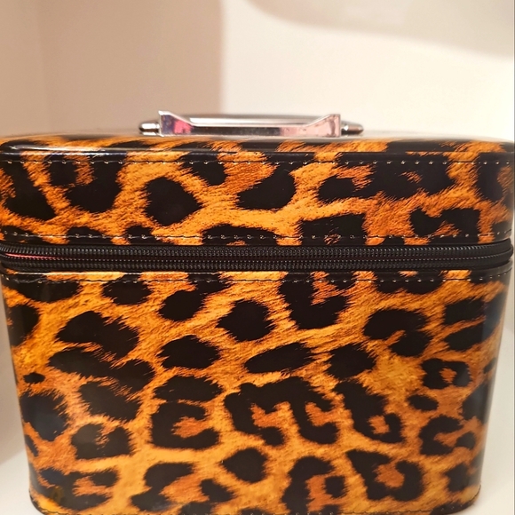 New Animal Print Cosmetic Case Large - Picture 1 of 4
